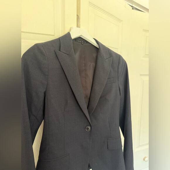 Theory Women's Navy Blue Single Button Blazer Wool Lycra Blend Size 2 - Picture 3 of 7